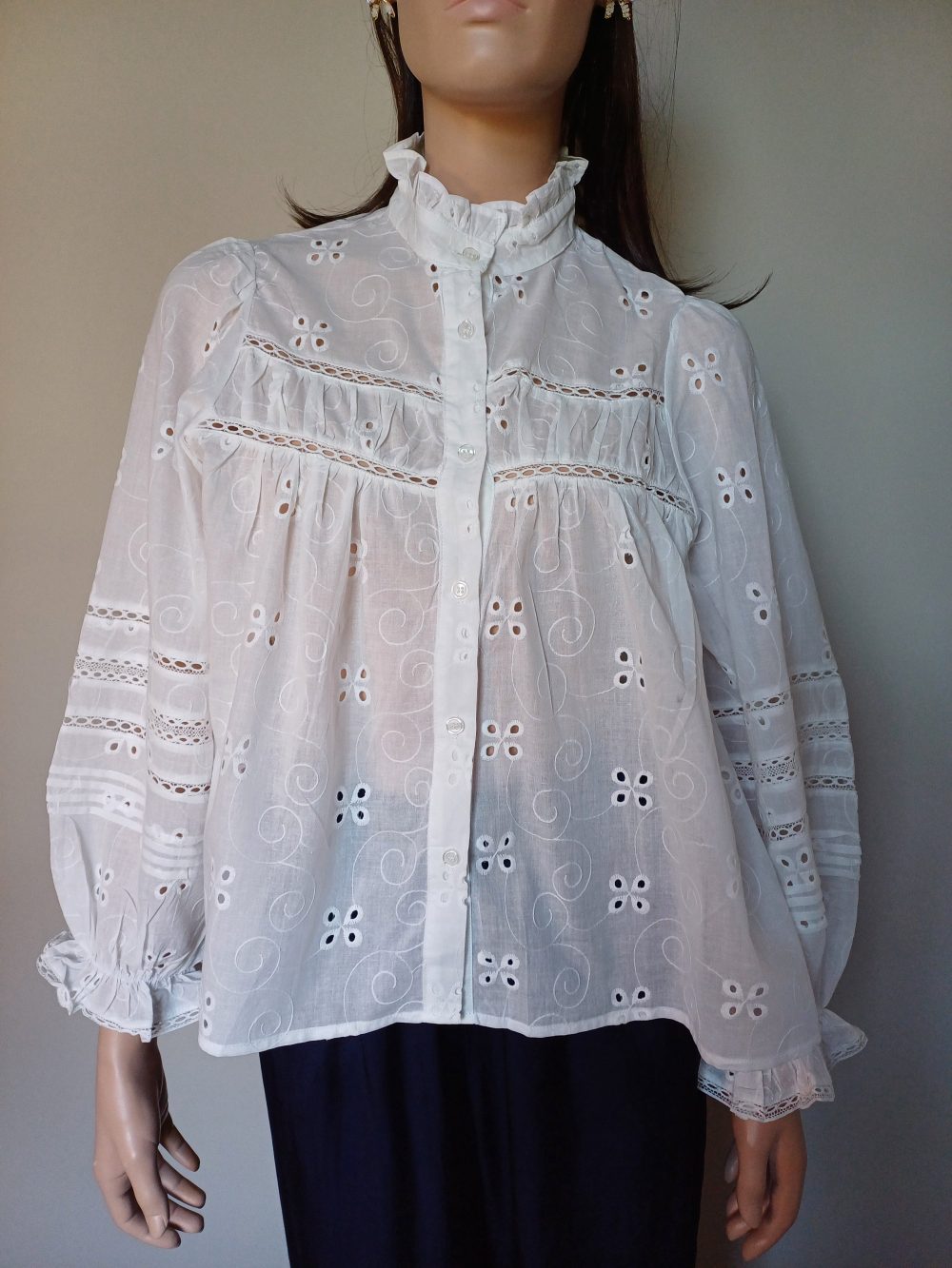 Katoenen blouse wit broderie met opstaand kraagje