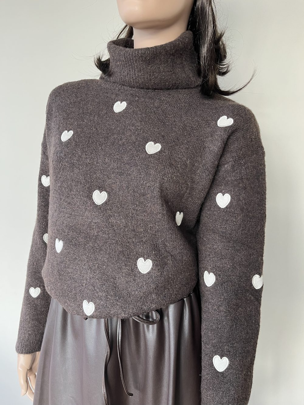 Donkerbruine coltrui met hartjes