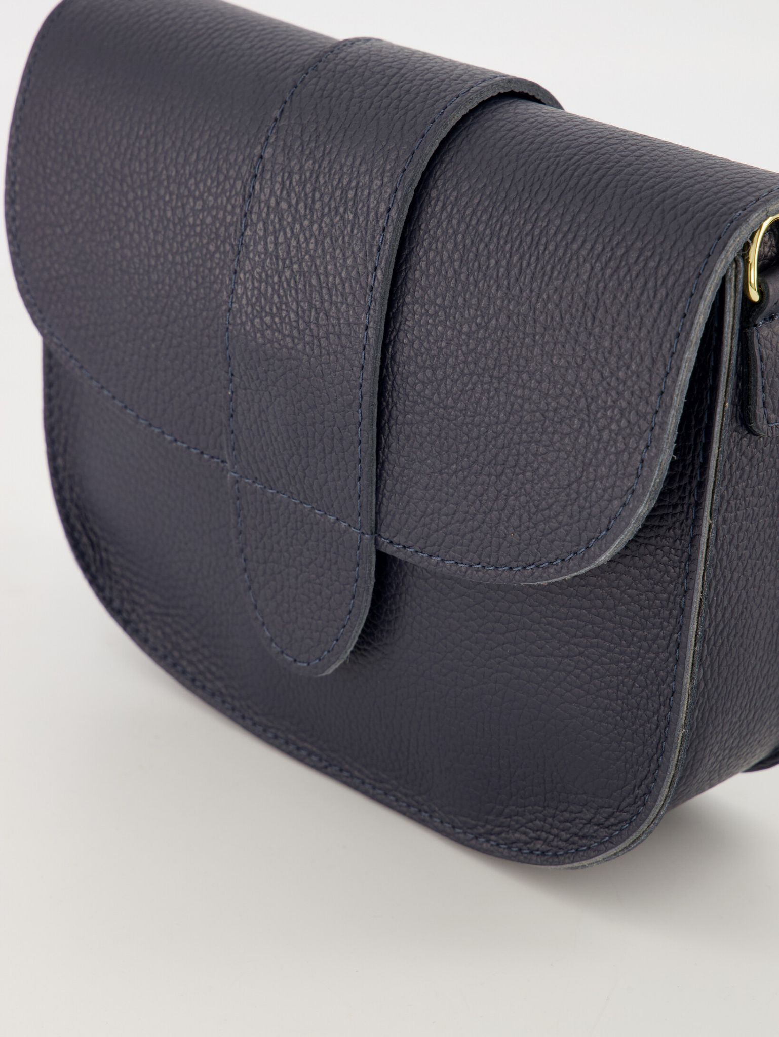 maan-classic-grain-crossbody-tassen-donkerblauw-d2-4