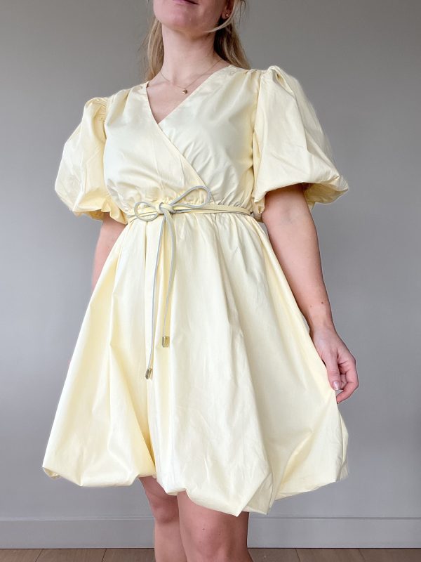 Butteryellow (geel) jurk met pofmouw en ballonrok.