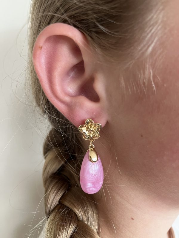 Oorbellen roze goud druppelvorm.