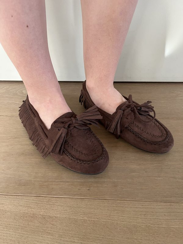 Donkerbruine dames bootschoenen met franjes.