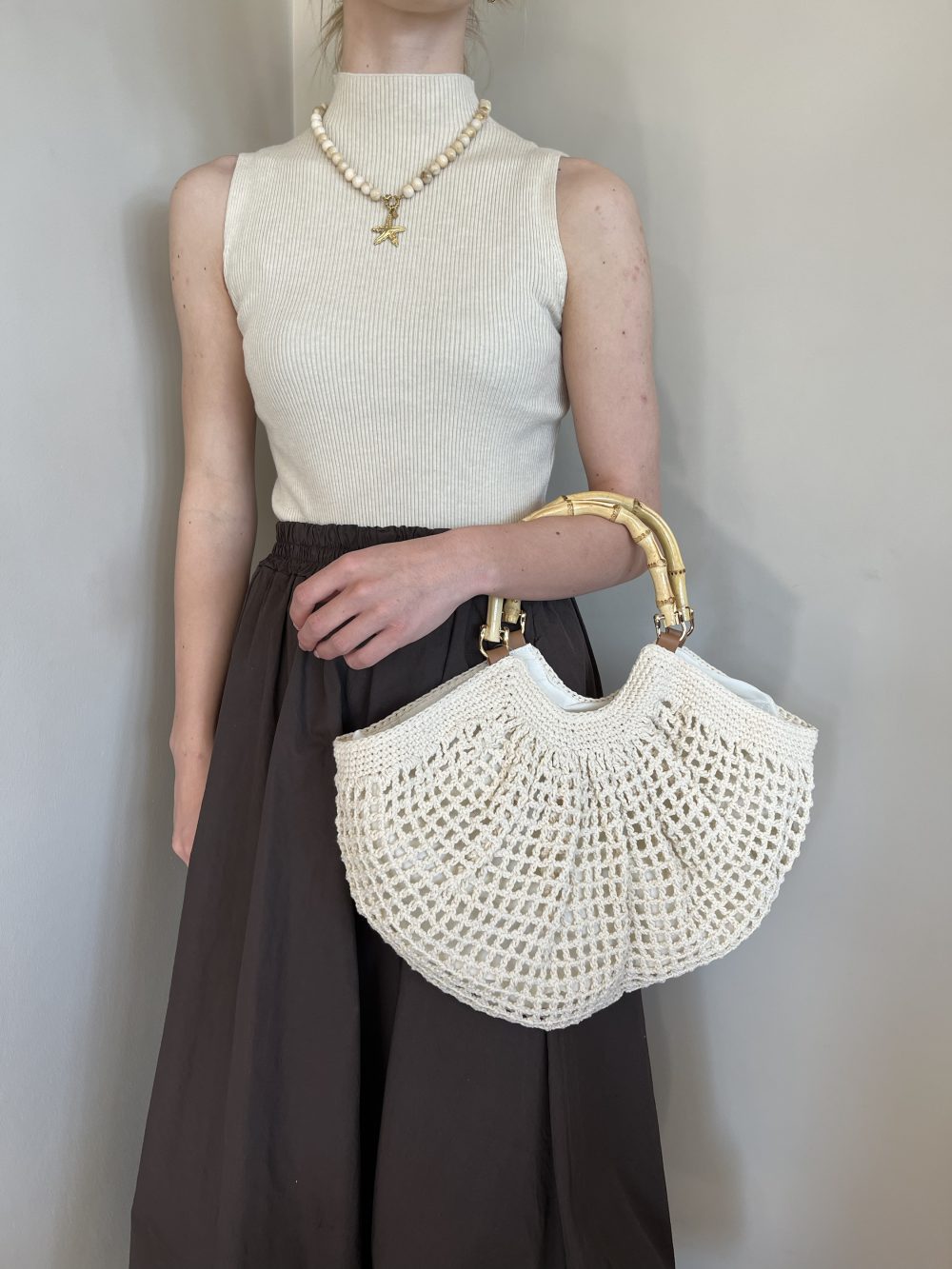 Rieten tas met houten handvat beige