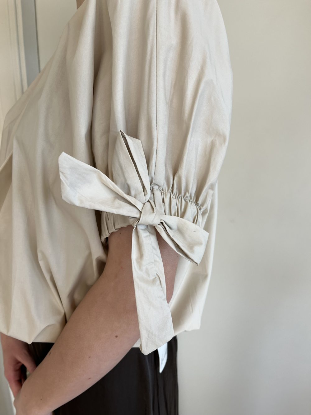 Blouse met strikken beige