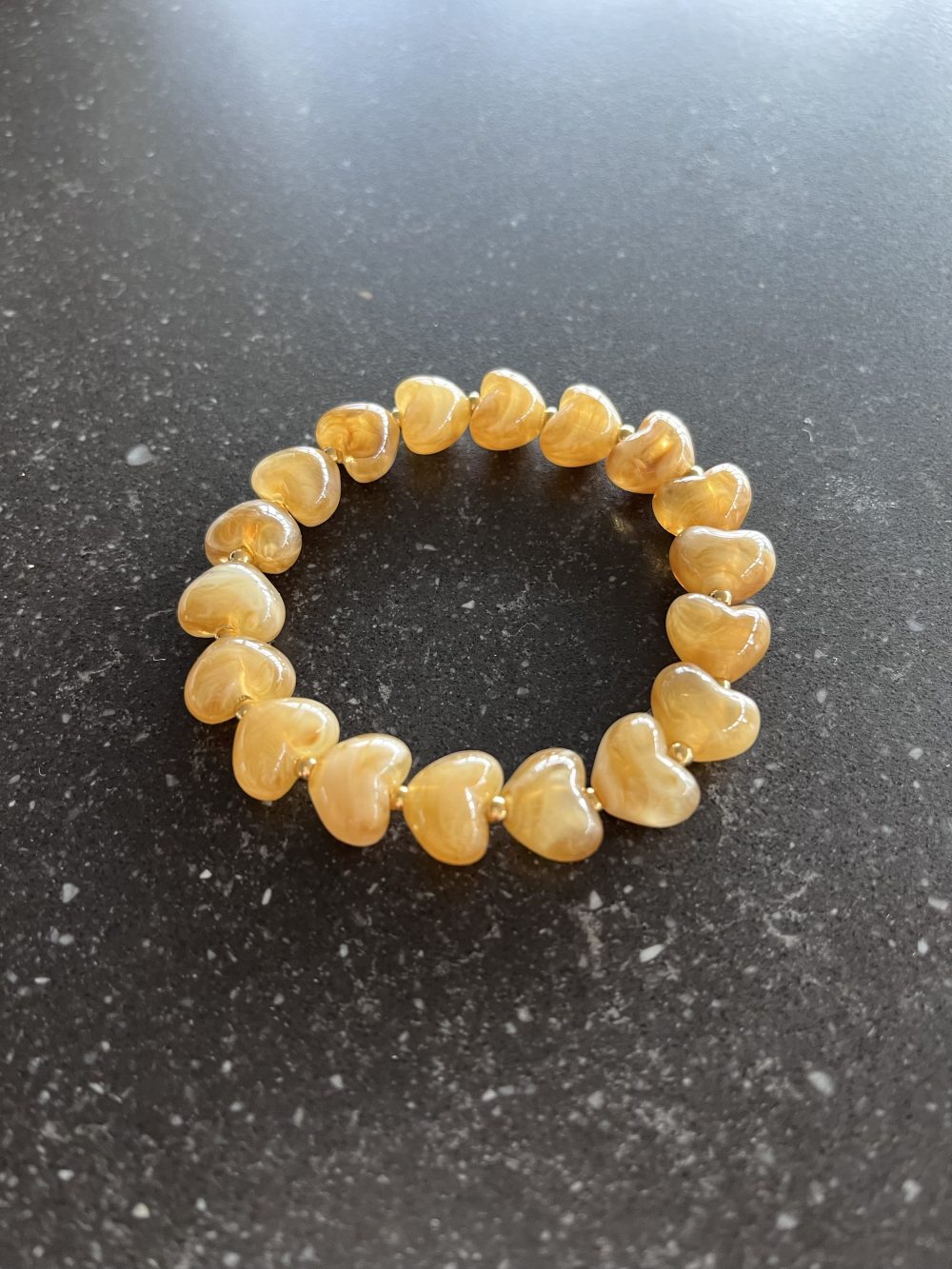 Kralen armband harten beige